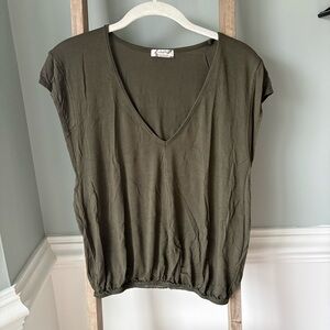 Intimately Free People Short Sleeve Olive V Neck Top Sz Medium - 437
